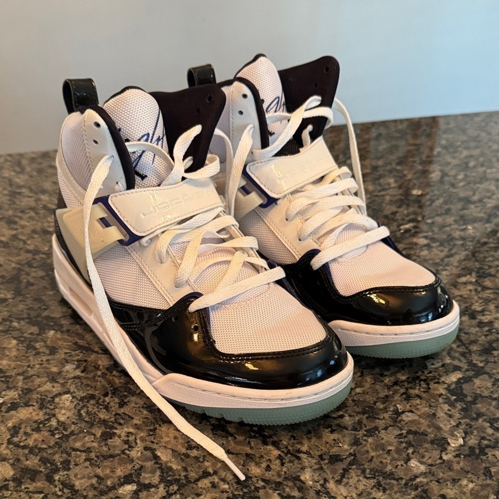 Jordan Men’s Black and White High-Top flight 45 Sneakers 8